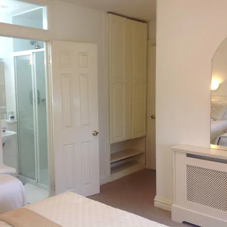 Pebble Mill 3* Dublín